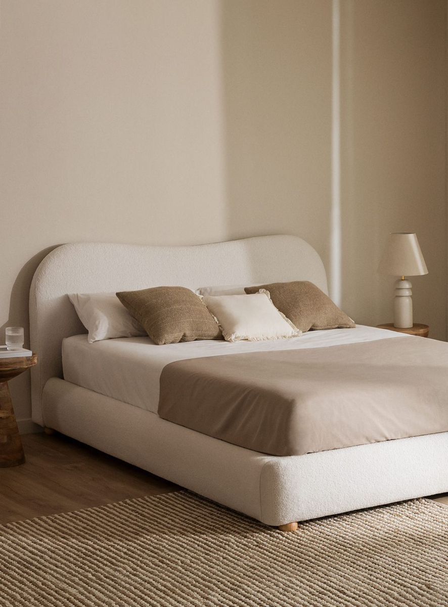 Minimalist Curved Upholstered Bed – Organic Form, Lasting Comfort